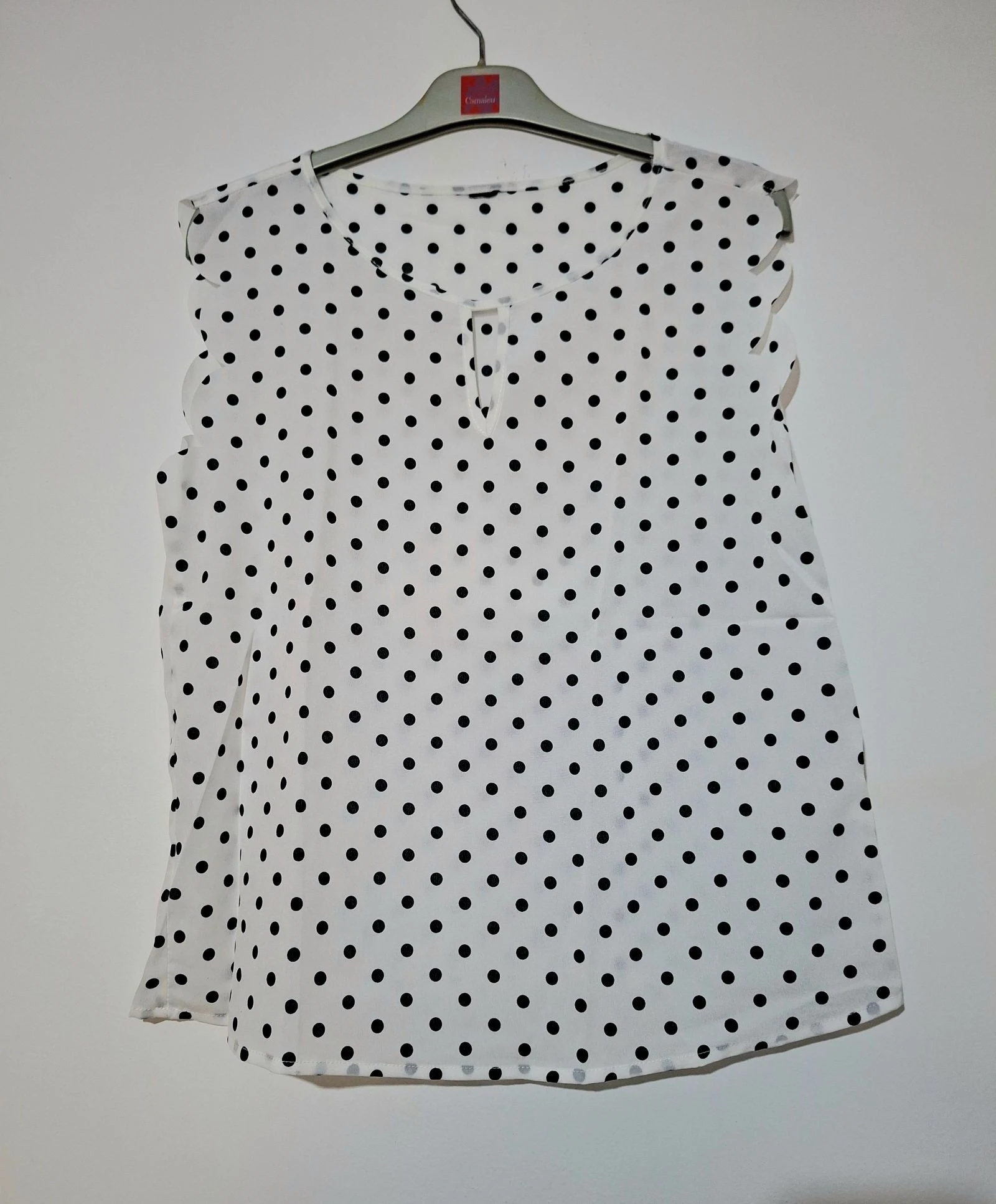 Blusa blanca lunares